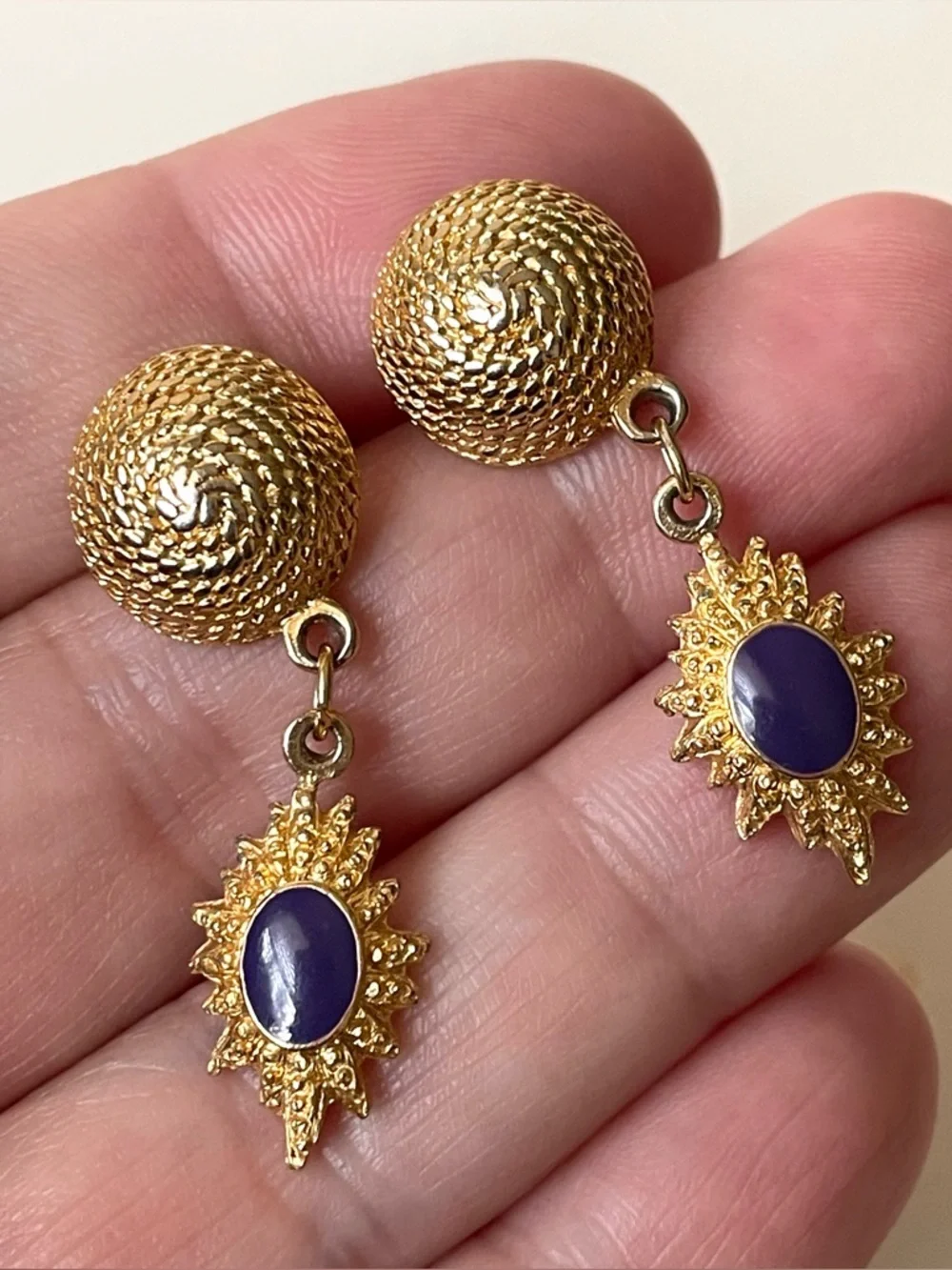 Vtg goldtone off-duty supermodel ‘90s style coiled rope dome dangle earrings
